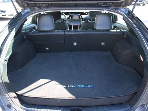Used 2022 Toyota Prius Prime Limited FWD image 9