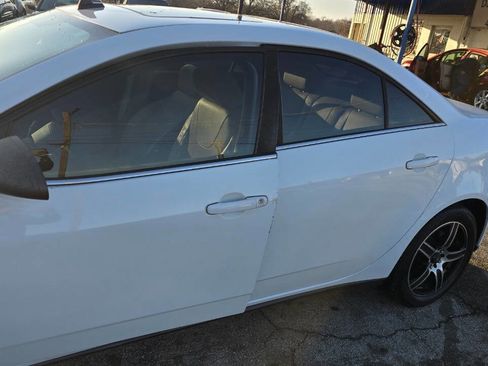 Used 2009 Pontiac G6 Base 4dr Sedan w/ Sun And Sound Package image 2