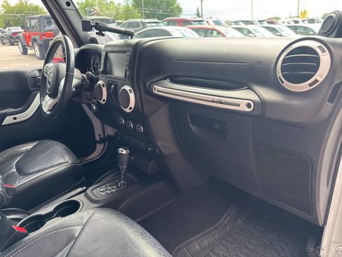 Used 2014 Jeep Wrangler Unlimited Sahara AWD/4WD image 18