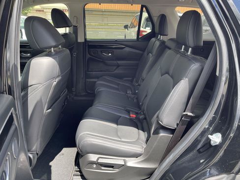 Used 2025 Honda Pilot EX-L image 13