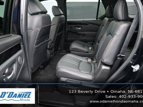 Used 2025 Honda Pilot TrailSport image 36