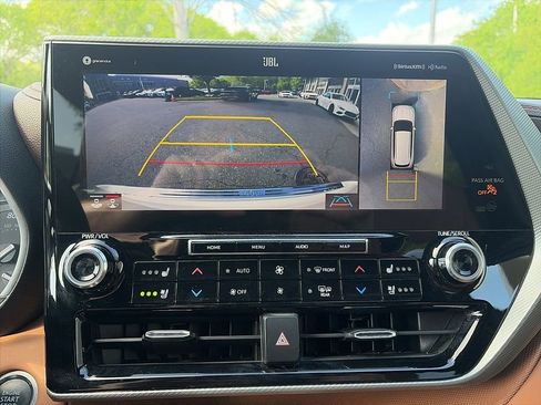 Used 2021 Toyota Highlander Platinum image 10