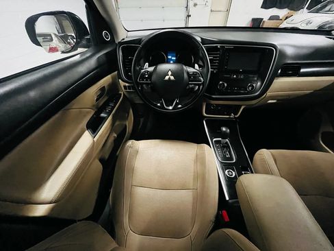 Used 2017 Mitsubishi Outlander GT AWD/4WD image 12