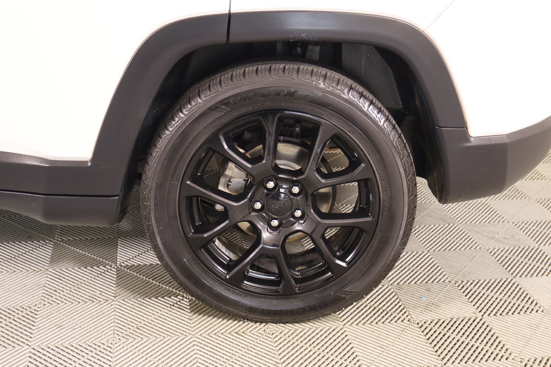 Used 2022 Jeep Compass Latitude FWD image 17