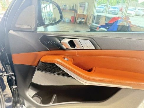 Used 2022 BMW X7 M50i image 31