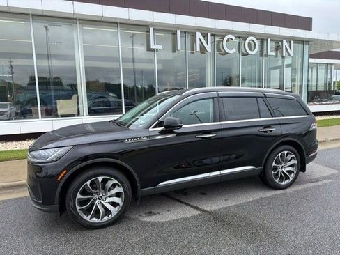 Used 2026 Lincoln Aviator Reserve AWD/4WD image 3