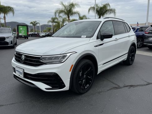 Certified 2024 Volkswagen Tiguan SE R-Line FWD image 3