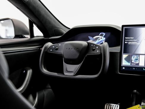 Used 2021 Tesla Model S Plaid image 14