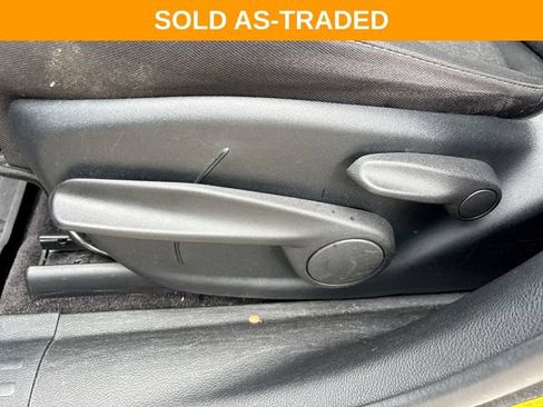 Used 2018 Jeep Cherokee Latitude w/ Altitude Package FWD image 12