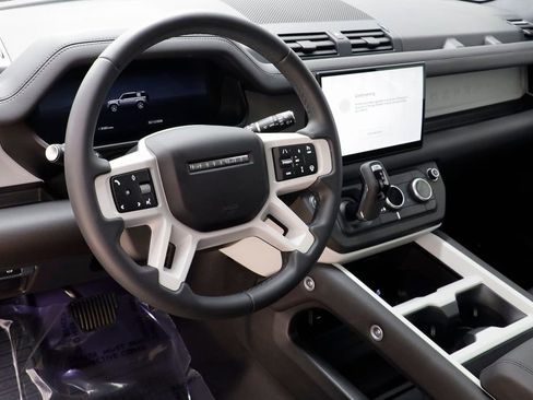 Used 2025 Land Rover Defender 110 S image 7