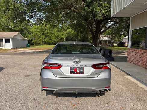 Used 2021 Toyota Camry SE FWD image 7
