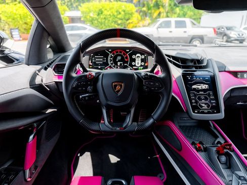 Used 2025 Lamborghini Revuelto AWD/4WD image 58