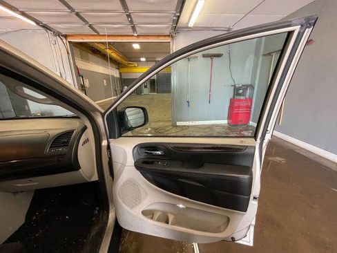 Used 2014 Dodge Grand Caravan American Value Package image 29