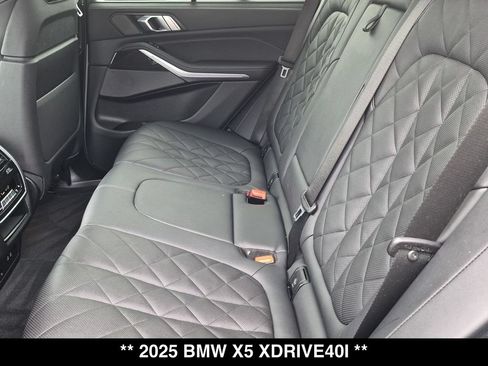 Used 2025 BMW X5 xDrive40i w/ M Sport Package AWD/4WD image 3