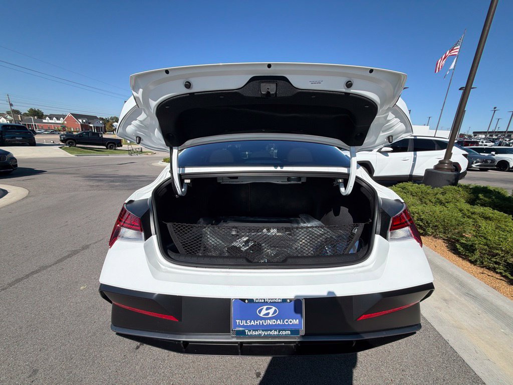 New 2026 Hyundai Elantra Limited FWD image 11
