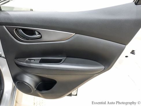 Used 2020 Nissan Rogue Sport S image 25