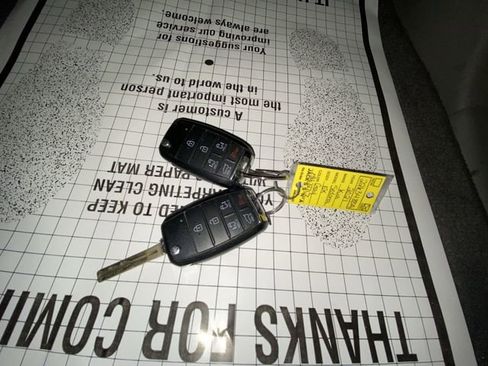 Used 2021 Kia Sedona LX image 29