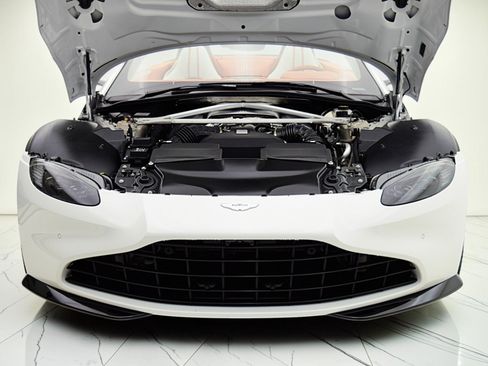 Used 2023 Aston Martin V8 Vantage Roadster RWD image 31