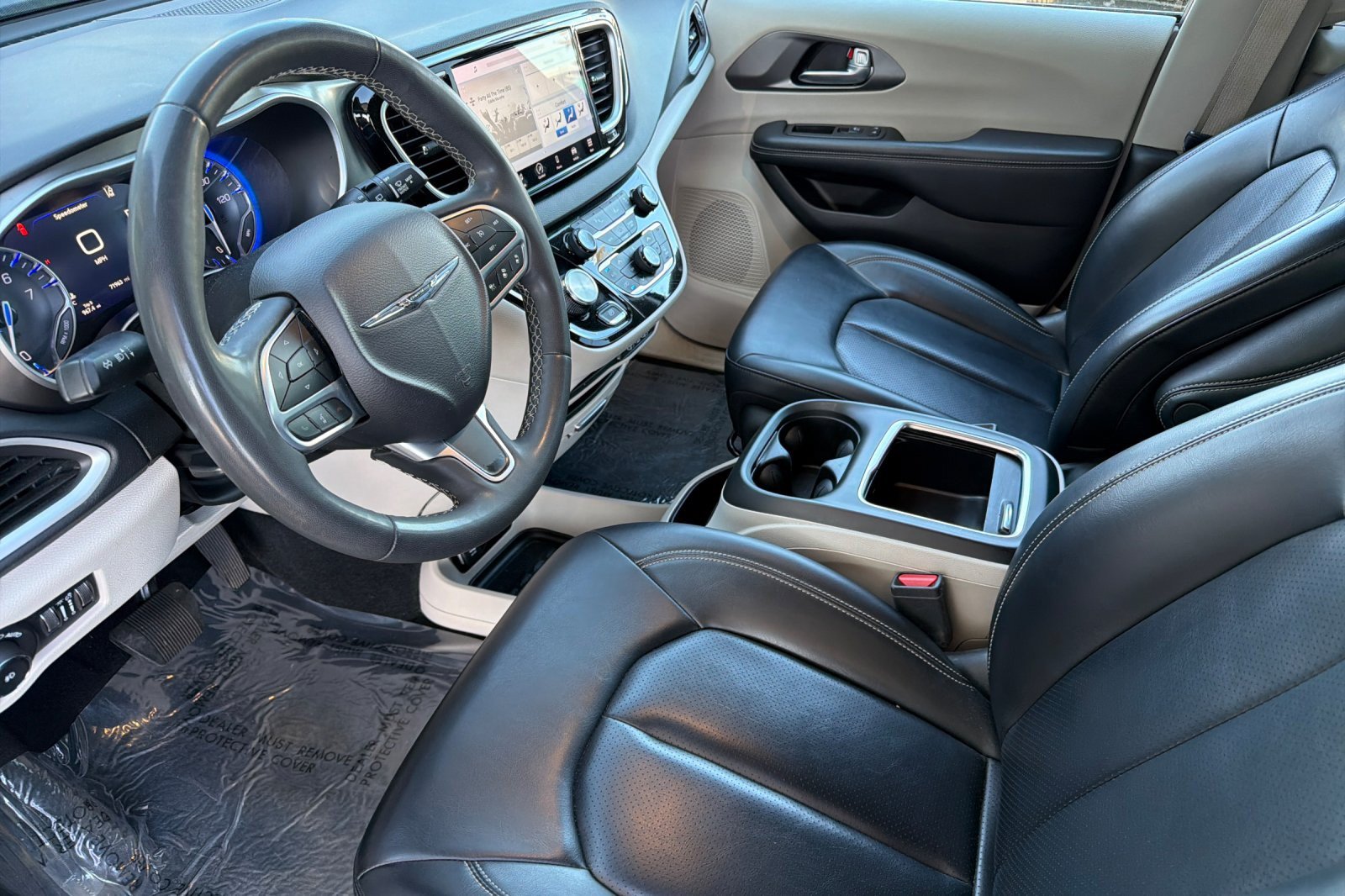Used 2023 Chrysler Pacifica Touring-L FWD image 7