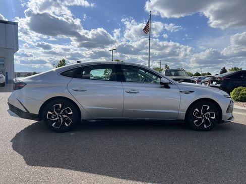 Used 2025 Hyundai Sonata SEL FWD image 9