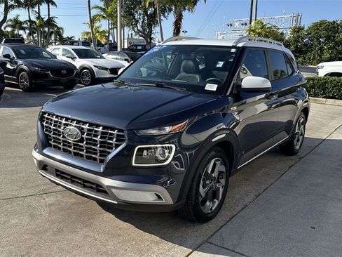 Used 2022 Hyundai Venue Limited image 10