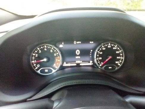 Used 2021 Jeep Renegade Latitude FWD image 30