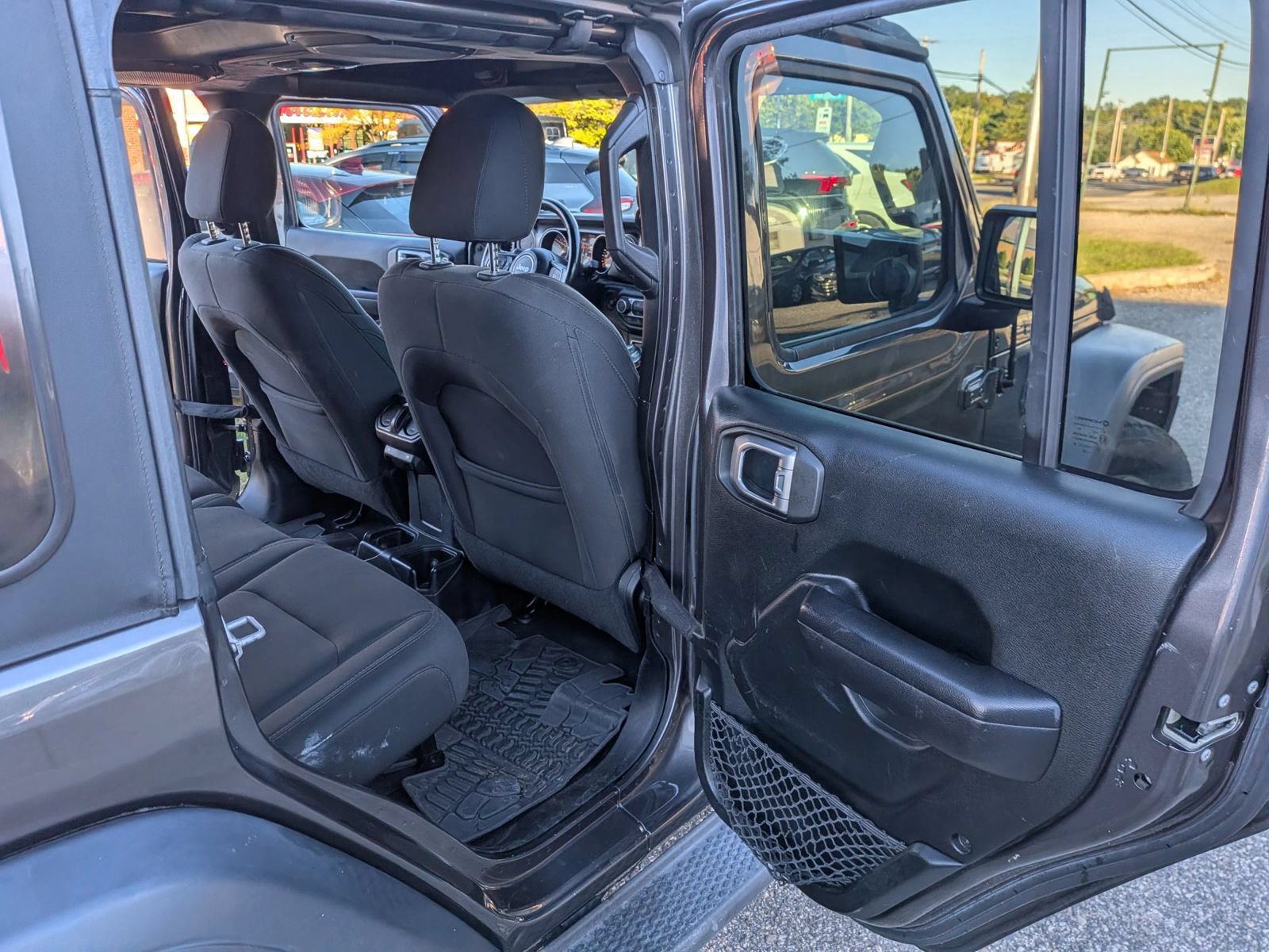Used 2018 Jeep Wrangler Unlimited Sport S AWD/4WD image 31