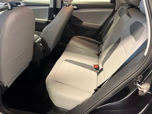Certified 2024 Volkswagen Taos SE FWD image 16