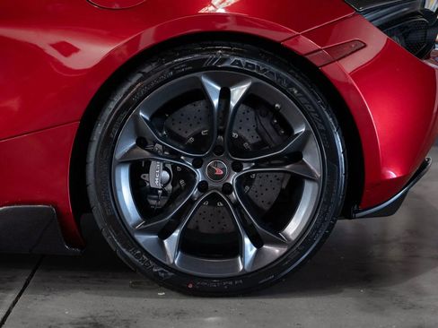Used 2018 McLaren 720S image 30
