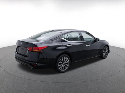 Used 2025 Nissan Altima 2.5 SV FWD image 9