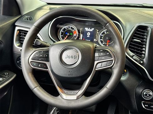 Used 2020 Jeep Cherokee Latitude Plus image 16