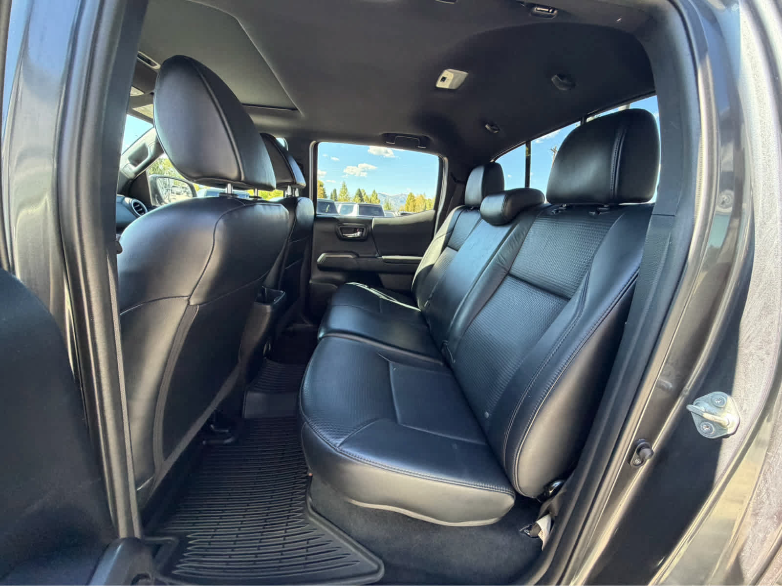 Used 2018 Toyota Tacoma TRD Sport AWD/4WD image 13