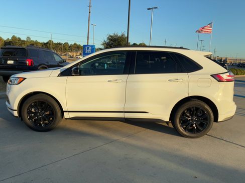 Used 2022 Ford Edge SE w/ Black Appearance Package image 5