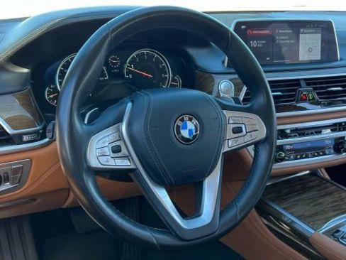 Used 2018 BMW 740i image 32