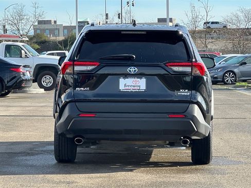 Certified 2022 Toyota RAV4 XLE Premium image 6