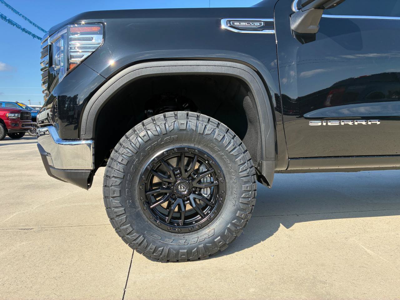 Used 2025 GMC Sierra 1500 SLT AWD/4WD image 7
