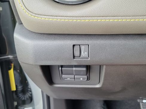 Used 2025 Chevrolet Colorado ZR2 w/ Technology Package AWD/4WD image 19
