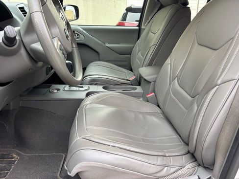 Used 2020 Nissan Frontier SV w/ SV Utility Package image 9