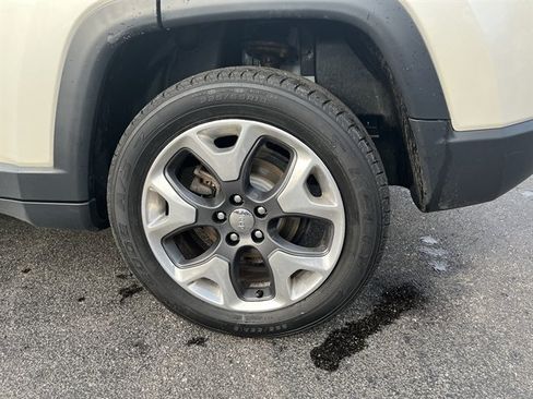 Used 2018 Jeep Compass Limited AWD/4WD image 12