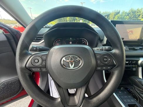 Used 2025 Toyota RAV4 XLE AWD/4WD image 27