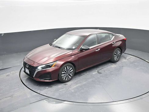 Used 2024 Nissan Altima 2.5 SV image 23