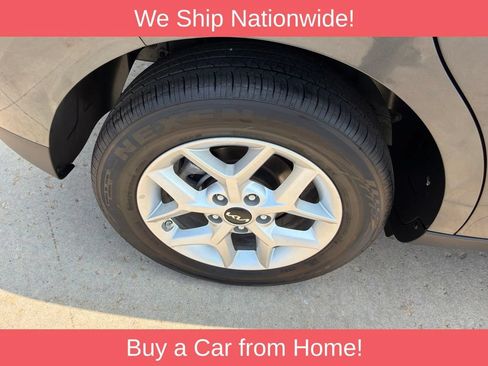 Used 2025 Kia Soul LX w/ LX Technology Package FWD image 29