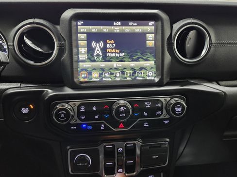 Used 2022 Jeep Wrangler Unlimited Sahara w/ Cold Weather Group image 31