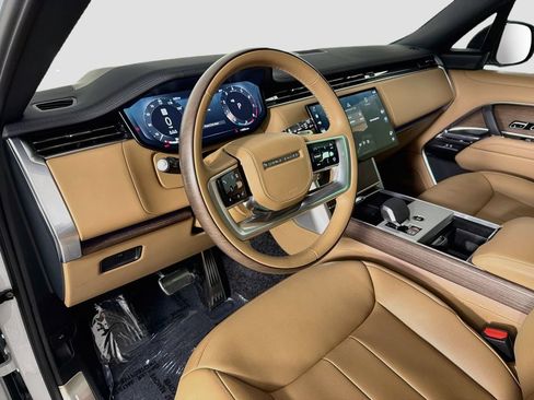 Used 2025 Land Rover Range Rover SE AWD/4WD image 9