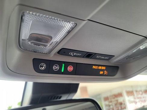 Used 2024 GMC Terrain SLE FWD image 26