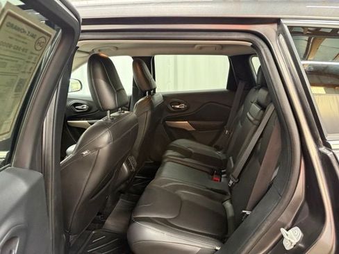 Used 2018 Jeep Cherokee Limited AWD/4WD image 21