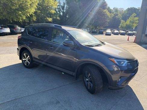 Used 2018 Toyota RAV4 XLE w/ Plus Extra Value Package AWD/4WD image 12