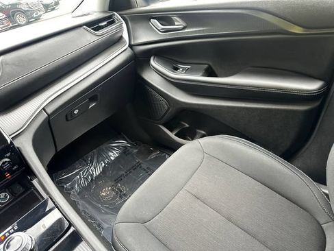 Used 2023 Jeep Grand Cherokee Laredo X w/ Luxury Tech Group I AWD/4WD image 23