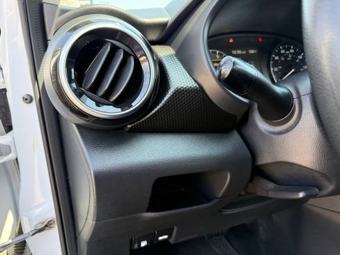 Used 2021 Nissan Kicks SV FWD image 13