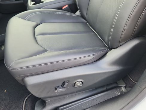 New 2026 Chrysler Pacifica Select w/ S Appearance Package image 15